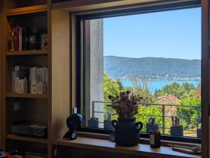Villas Villa contemporaine avec piscine, vues panoramiques lac & montagnes, climatisation : photos des chambres