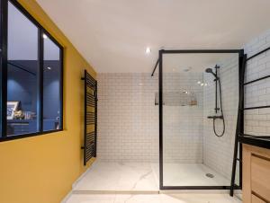 Villas Villa contemporaine avec piscine, vues panoramiques lac & montagnes, climatisation : photos des chambres