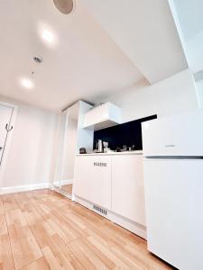 Orbi City Simons studio