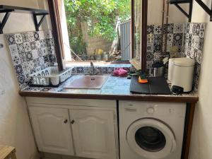 Appartements Studio meuble Frejus equipe d-une climatisation : photos des chambres