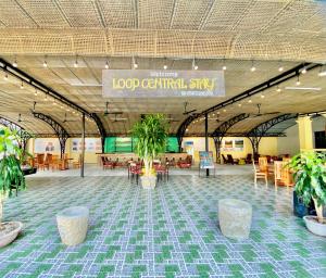 Loop Central Stay Tour & Motorbike Rental