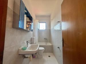 Azzuro Apartment by Horizon Homes