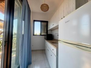 Azzuro Apartment by Horizon Homes