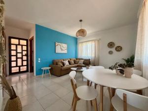 Azzuro Apartment by Horizon Homes