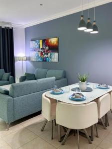 Luxury 2 BR Apartment Marina View