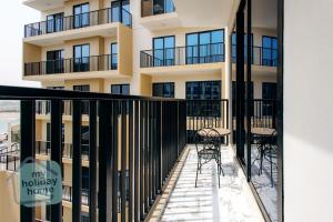 Private Beach 1BR-Yacht Club-Work Space-Pool-Gym