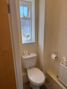 Spacious, Sleeps 14, 3 bathrooms, Central, Parking, Grimsby