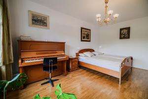 Parkside Haven with 4 Bedrooms & free parking