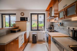 Parkside Haven with 4 Bedrooms & free parking