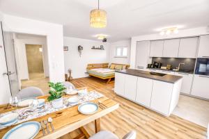 Edel & Exklusiv - Heimkino, Kochinsel, Parkplatz, XXL-Betten & Mehr