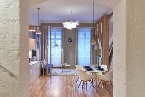 Snuggle up on the Mezzanine at Stylish, Sunny Loft