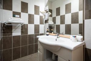 Logis Hotels et restaurant La Pause Rn7 : photos des chambres