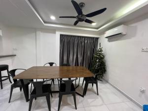Pelangi party corner house 6bed6bathroom 20 pax