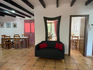 Casa de 5 Dormitorios Cerca de la Playa en Marbella Elviria