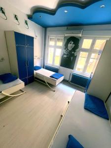 Single Bed in Mixed Dormitory Room room in Pop Art Hostel