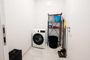 SINGULAR - Mountainview Apartments