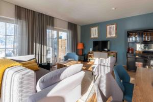 SINGULAR - Mountainview Apartments