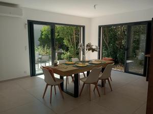 Charmante villa neuve au bord de la plage