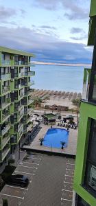 Azizi Apartment - Beach Pool & Spa Resort prima linie