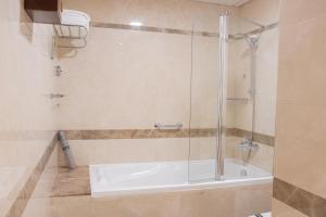 Two-Bedroom Apartment with Kitchen room in Grand Millennium Dubai