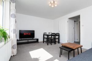 2 Bedroom Flat - Free Parking