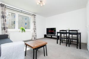 2 Bedroom Flat - Free Parking