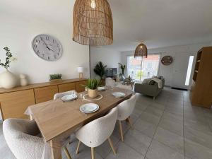 Maisons de vacances Les Voiles Blanches - Plage a 5 min en voiture - Calme et Tranquillite : photos des chambres
