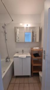 Appartements Appartement Cosy proche Plage - Balcon & Parking : photos des chambres