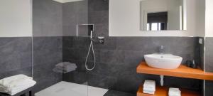Appartamento con 2 Camere da Letto e Vista Lago