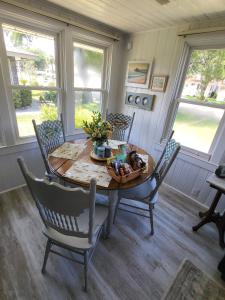 Crescent Vintage Cottage