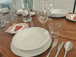 HomeAurora! 4BR Family House - Sauna - Forest View