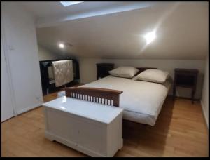 Appartement mansardé - 3hvězdičkové hotely ve městě Juvisy-sur-Orge