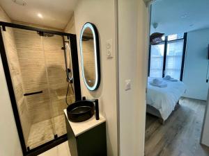 LILLEHOSTS 1, Vieux Lille, Newly renovated, Modern & Stylish apartment, perfectly located