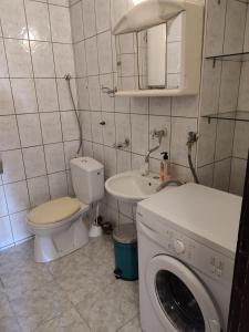 Lenas Place Near City Center