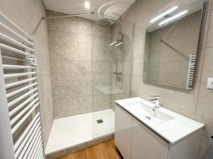 Appartements Cosy purple - Carre de soie- Medipole - Astroballe : photos des chambres