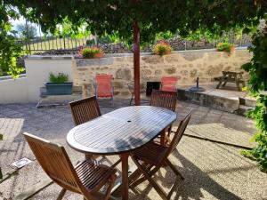GITE RURAL RECENT avec GRANDE TERRASSE