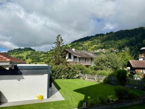 Family Laax Apt Lakeside Mountain Views