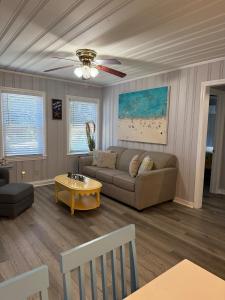 Ocean Breeze ground floor, walk to beach ,pets ok