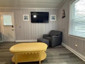 Ocean Breeze ground floor, walk to beach ,pets ok