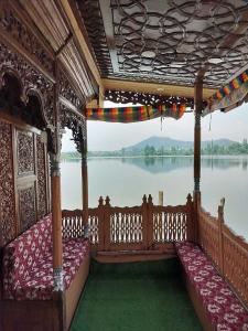 Peace Of Mind Group of Houseboats