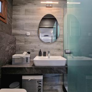 D&A Luxury suite with private Jacuzzi