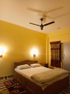 Khushi Lodge and Restaurant