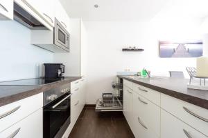 Apartment in a green location with Parking & Balcony, Walking distance to U1 Metro