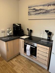 Large Traditional, Sleeps 8, 2 baths, Central Hucknall