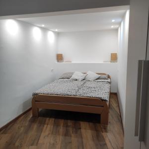 Elegant City Escape Old Town Ptuj Apartment