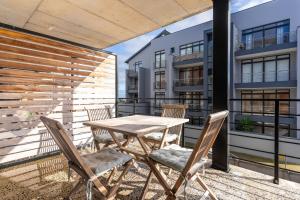 Manhattan On Coral Apartments