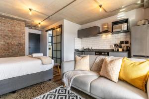 Manhattan On Coral Apartments