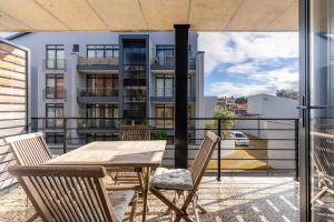 Manhattan On Coral Apartments