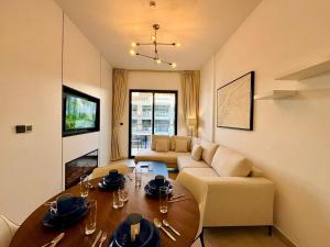 Exclusive Retreat and Spacious Unit in JVC
