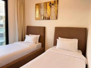 Exclusive Retreat and Spacious Unit in JVC